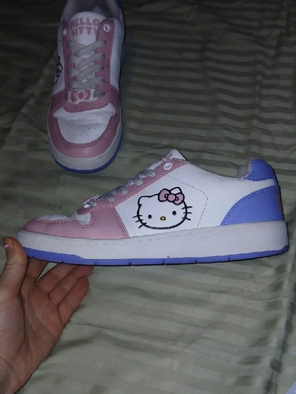 Womens Pink & Purple Hello Kitty Low Top Sneakers Sz: 8